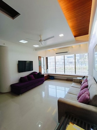 2 BHK + Pooja Room Apartment For Rent in Godrej One Mahalaxmi in Mahalaxmi, Mumbai