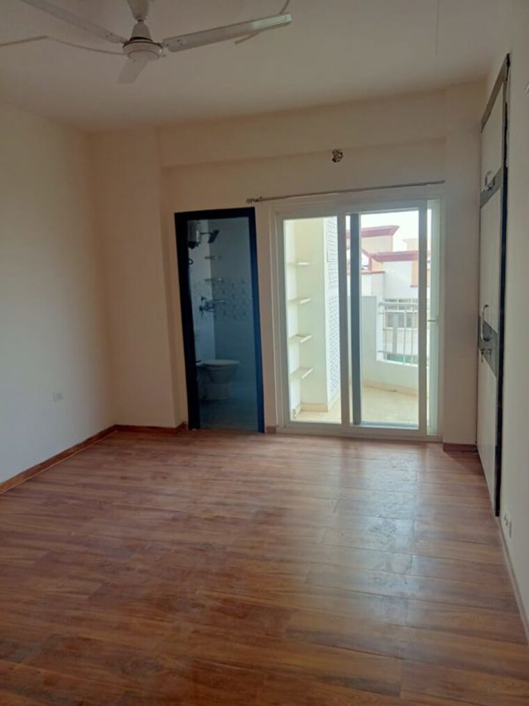 Room, gaur-city-6th-avenue 2.5 Bedroom 1175 Sq.Ft. Apartment In Sector 4 Greater Noida Greater Noida 10448277