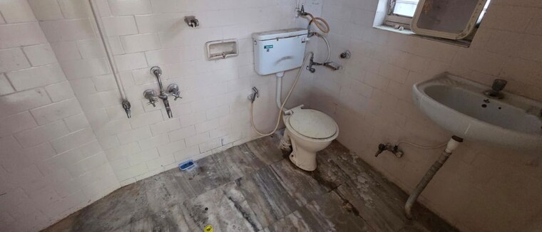 Bathroom, amrut-park-kalyani-nagar 3 Bedroom 1200 Sq.Ft. Apartment In Kalyani Nagar Pune 10448321