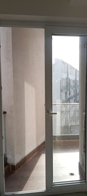 Building Lobby in 2.5 BHK Builder Floor at Smart World Gems, Sector 89 – for Rent