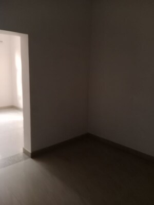 Room in 2.5 BHK Builder Floor at Sector 25 Phase 1 – for Rent