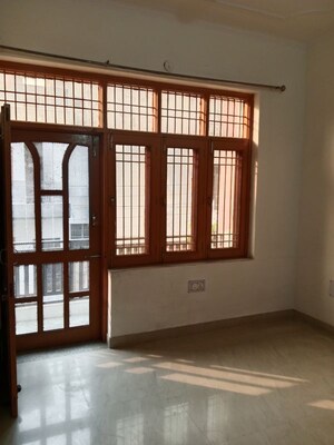Room in 2.5 BHK Builder Floor at Sector 25 Phase 1 – for Rent