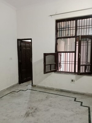 Room in 2 BHK Builder Floor at Sector 25 Phase 1 – for Rent