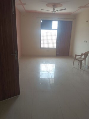 Room in 2 BHK Builder Floor at Sector 9 – for Rent