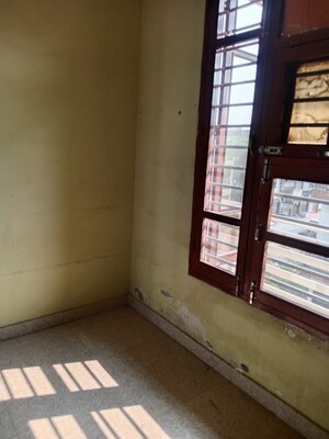 Room in 1 RK Builder Floor at Sector 18 – for Rent