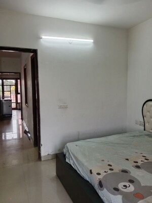 Room in 3 BHK Builder Floor at Tdi City – for Rent