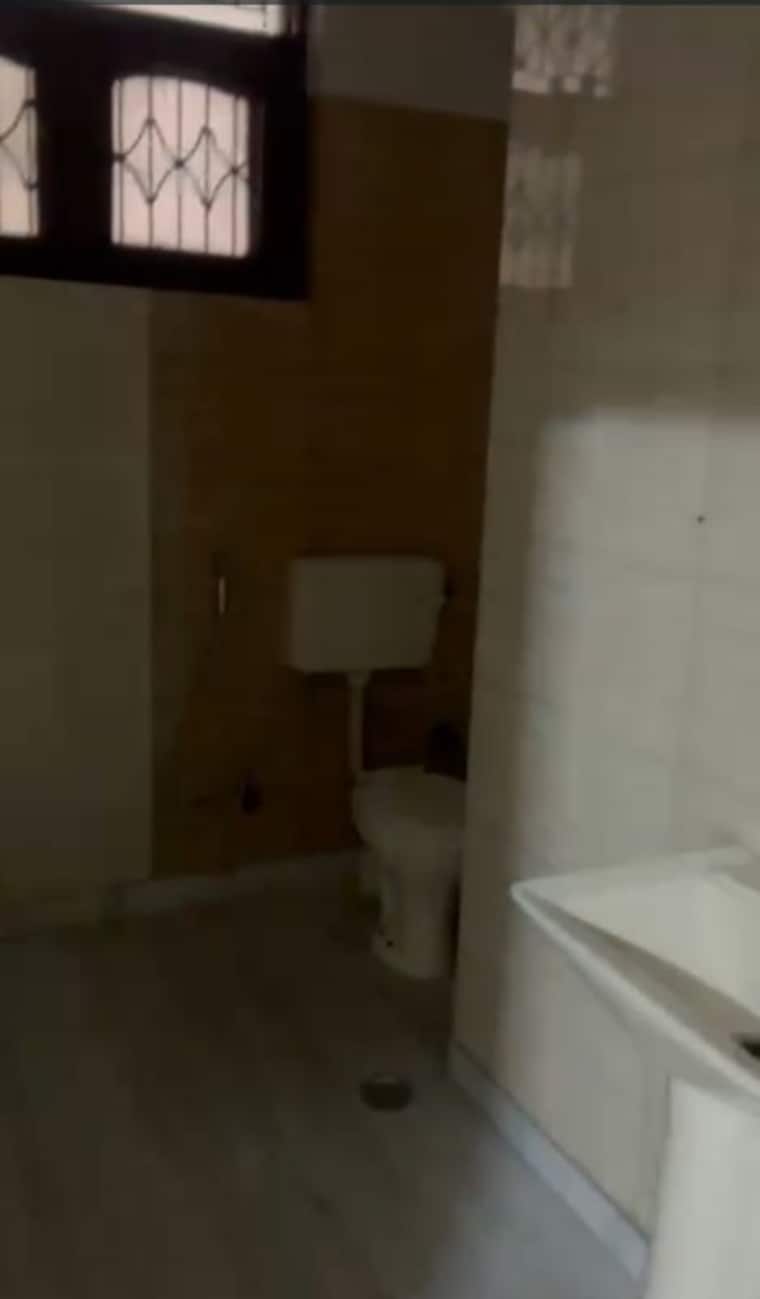 Bathroom, sector 9 3 Bedroom 2150 Sq.Ft. Builder Floor In Sector 9 Gurgaon 10432294