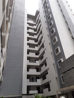 2 BHK + Extra Room Apartment For Sale in High Grounds