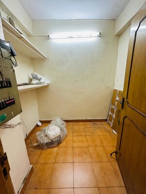 Furnished Amenities in 3 BHK Apartment at Mayur Vihar – for Rent