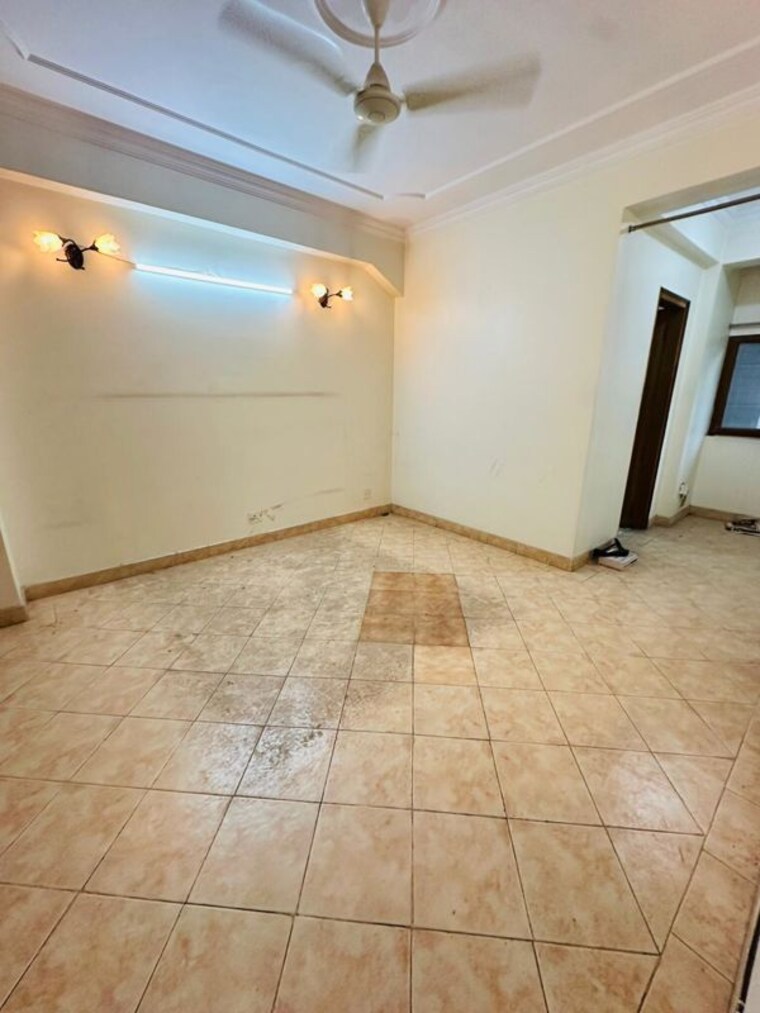 Room, mayur vihar 3 Bedroom 1450 Sq.Ft. Apartment In Mayur Vihar Delhi 10448446