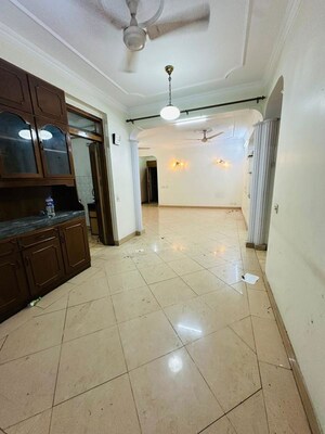 Bathroom in 3 BHK Apartment at Mayur Vihar – for Rent