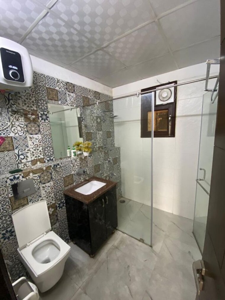 Bathroom, sushant lok i 3 Bedroom 1900 Sq.Ft. Builder Floor In Sushant Lok I Gurgaon 10448455