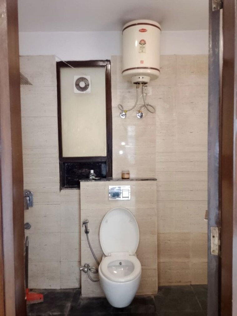 Bathroom, umang-winter-hills 3 Bedroom 1822 Sq.Ft. Apartment In Sector 77 Gurgaon 10448472