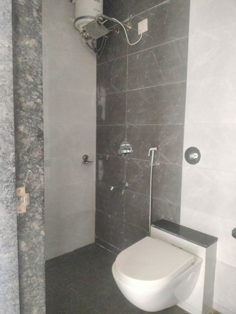 Bathroom, wadgaon sheri 2 Bedroom 900 Sq.Ft. Apartment In Wadgaon Sheri Pune 10448431