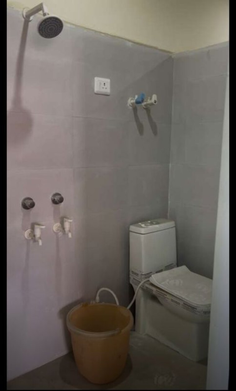 Bathroom, beta ii greater noida 1 RK 400 Sq.Ft. Builder Floor In Beta Ii Greater Noida Greater Noida 10448492