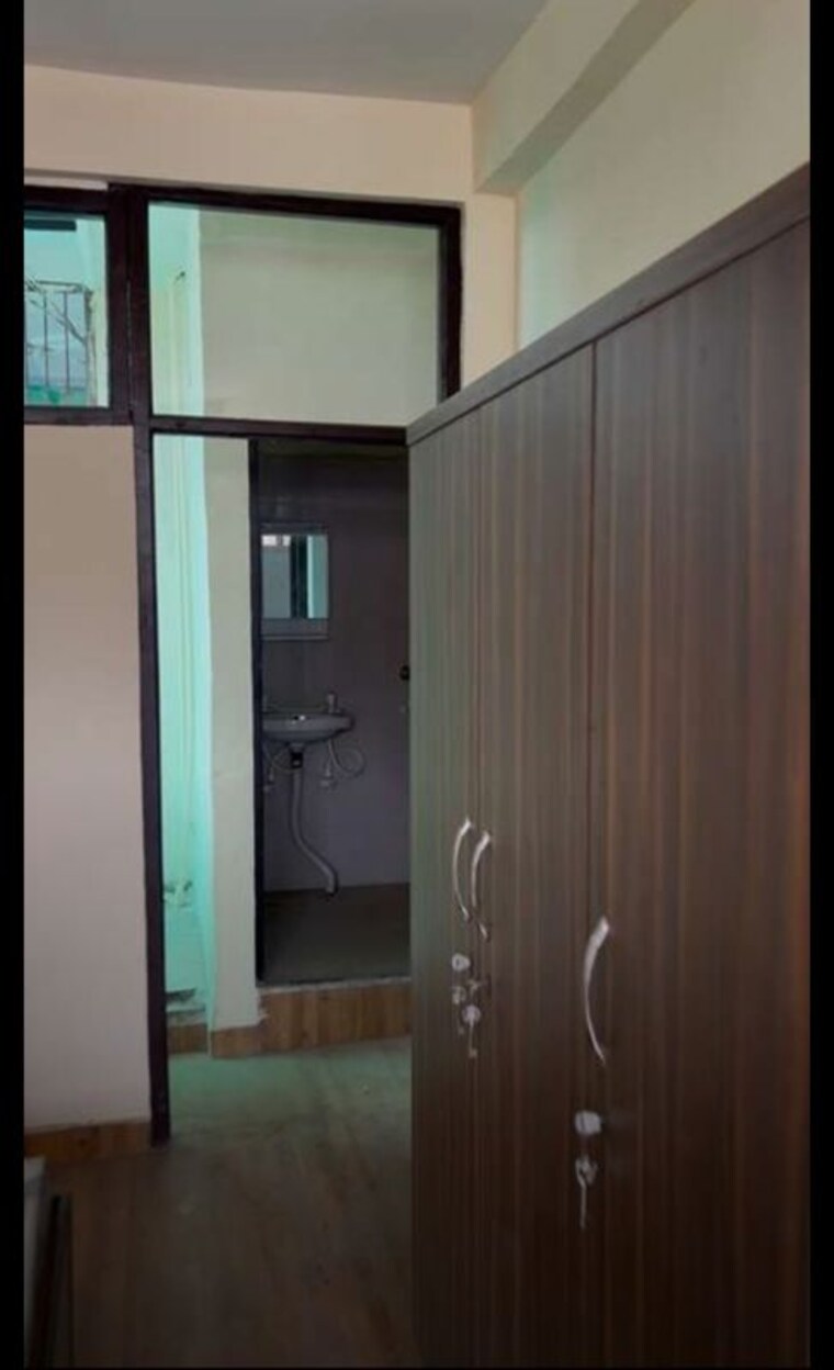 Room, beta ii greater noida 1 RK 400 Sq.Ft. Builder Floor In Beta Ii Greater Noida Greater Noida 10448492