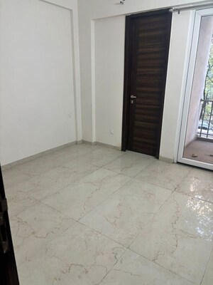 Room in 3.5 BHK Apartment at Smart World Gems, Sector 89 – for Sale
