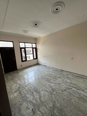 Room in 3 BHK Apartment at Sector 48 – for Rent