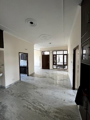 Living Room in 3 BHK Apartment at Sector 48 – for Rent