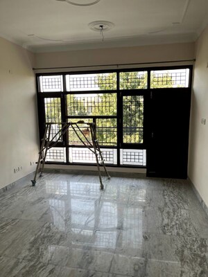 Room in 3 BHK Apartment at Sector 48 – for Rent