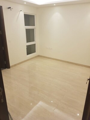 Room in 4 BHK Builder Floor at Suncity – for Rent