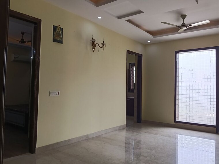 Room, sector 23 3 Bedroom 2000 Sq.Ft. Villa In Sector 23 Gurgaon 10448585