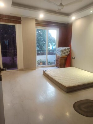 Room in 3 BHK Builder Floor at Saket – for Rent