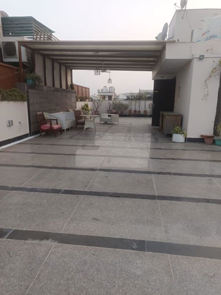  Parking, saket 3 Bedroom 250 Sq.Yd. Builder Floor In Saket Delhi 10448676