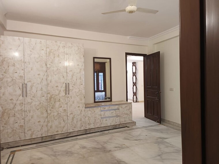 Room, greater kailash i 3 Bedroom 217 Sq.Yd. Builder Floor In Greater Kailash I Delhi 10448681