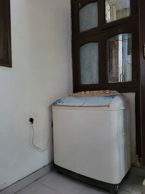 Room in 1.5 BHK Builder Floor at Islampur – for Rent