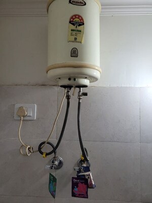 Bathroom in 1.5 BHK Builder Floor at Islampur – for Rent
