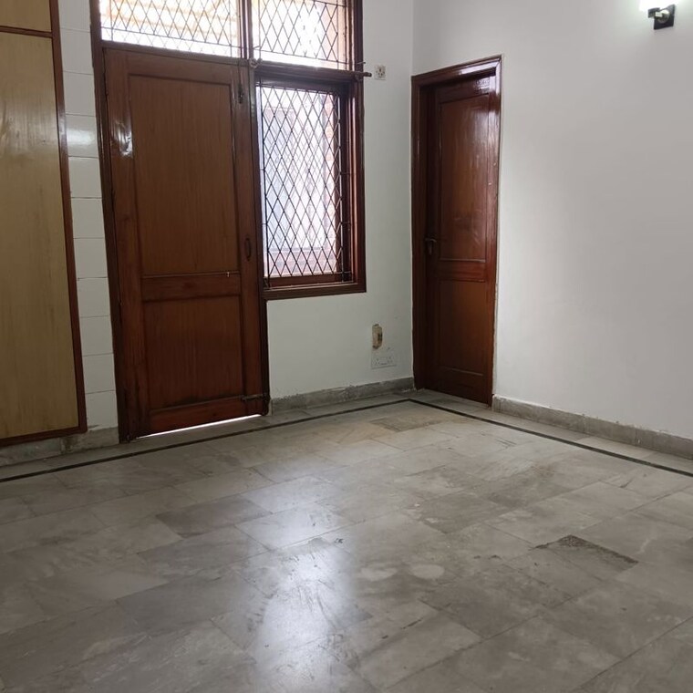 Room, east of kailash 3 Bedroom 128 Sq.Yd. Builder Floor In East Of Kailash Delhi 10448701
