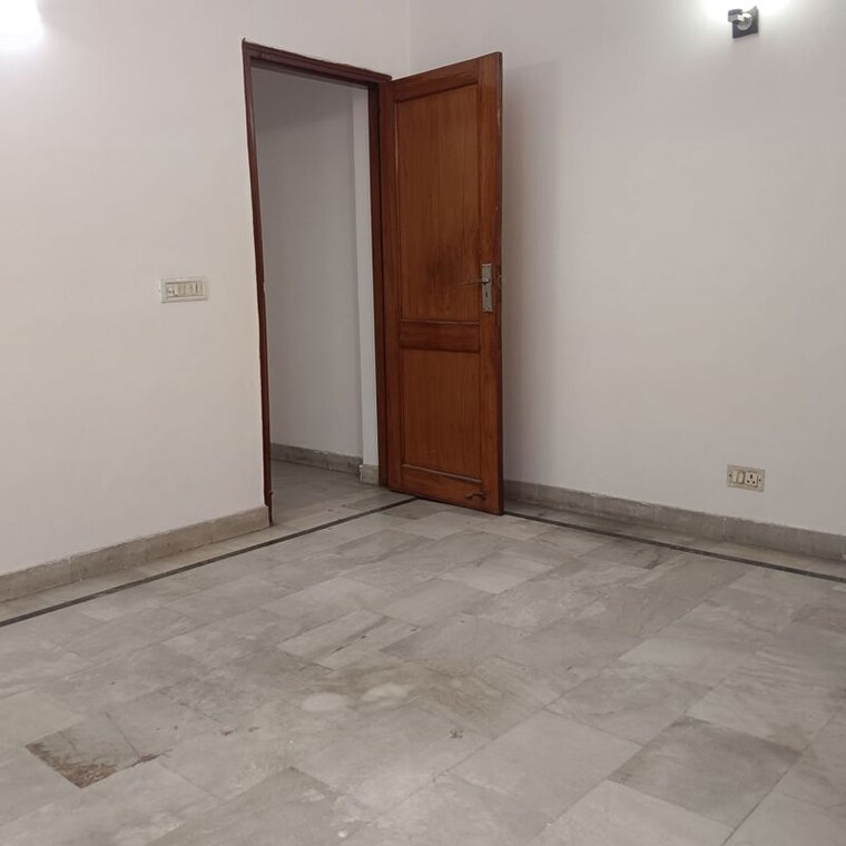 Room, east of kailash 3 Bedroom 128 Sq.Yd. Builder Floor In East Of Kailash Delhi 10448701