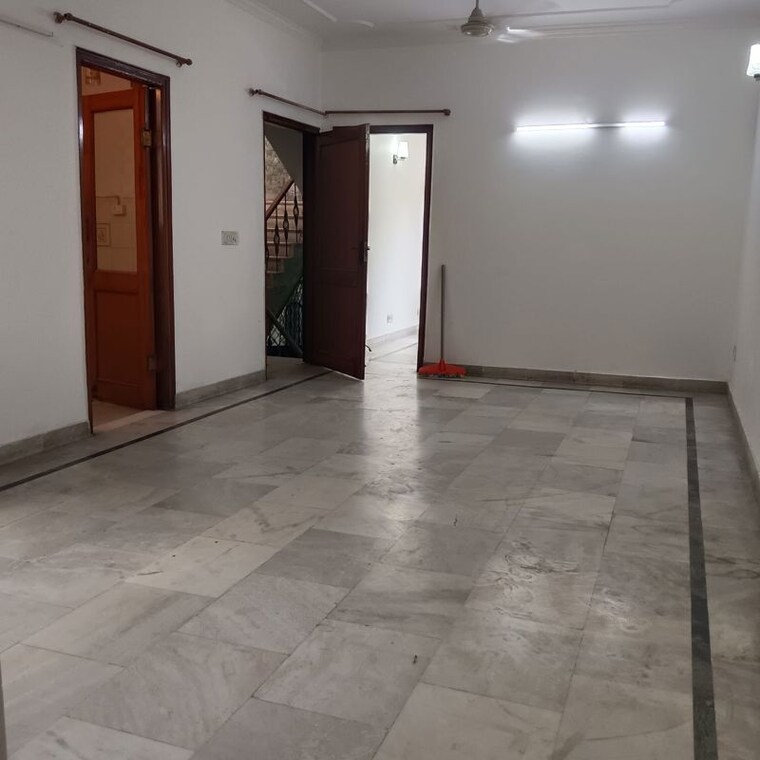 Room, east of kailash 3 Bedroom 128 Sq.Yd. Builder Floor In East Of Kailash Delhi 10448701
