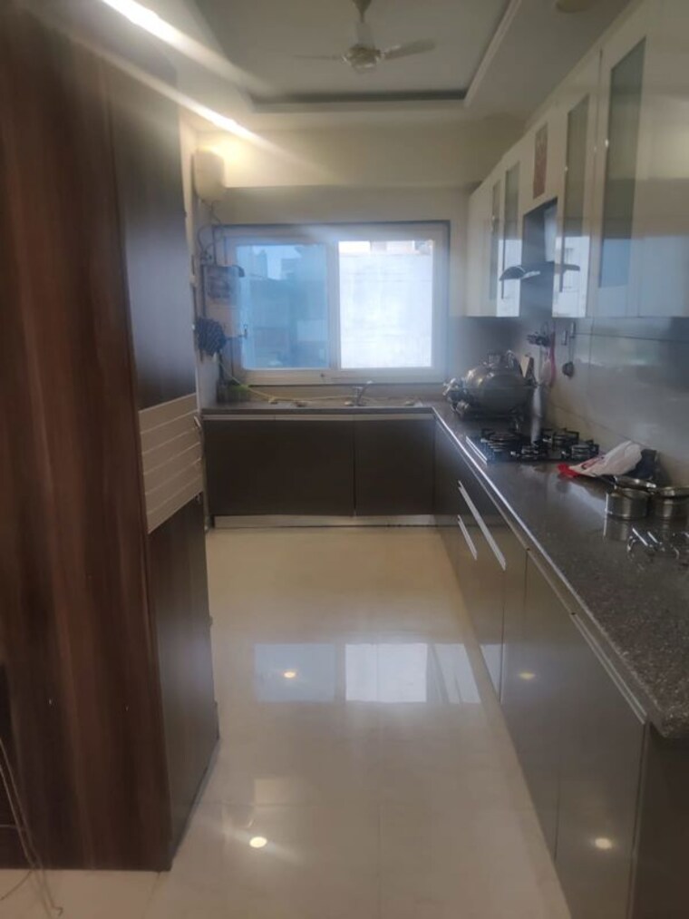 Kitchen, vipul-world-floors 3 Bedroom 240 Sq.Yd. Builder Floor In Sector 48 Gurgaon 10448707
