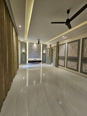 Balcony in 4 BHK Builder Floor at Green Fields Colony – for Sale