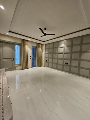Room in 4 BHK Builder Floor at Green Fields Colony – for Sale