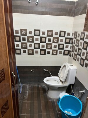 Team Area in 2.5 BHK Builder Floor at Dhakoli – for Sale