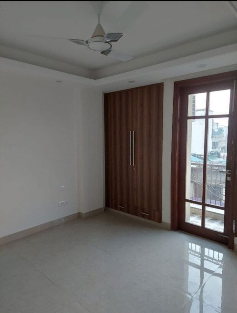 Room, greater kailash part 3 3 Bedroom 217 Sq.Yd. Builder Floor In Greater Kailash Part 3 Delhi 10448764