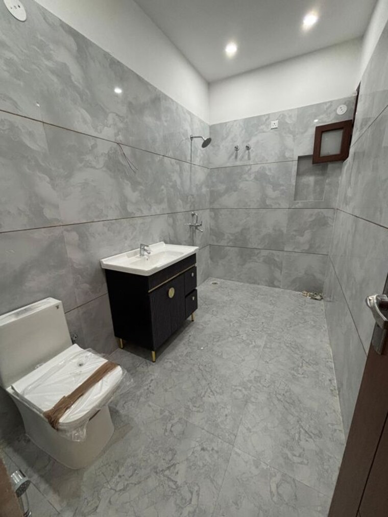 Bathroom, laxman chowk 4 Bedroom 158 Sq.Yd. Villa In Laxman Chowk Dehradun 10448782
