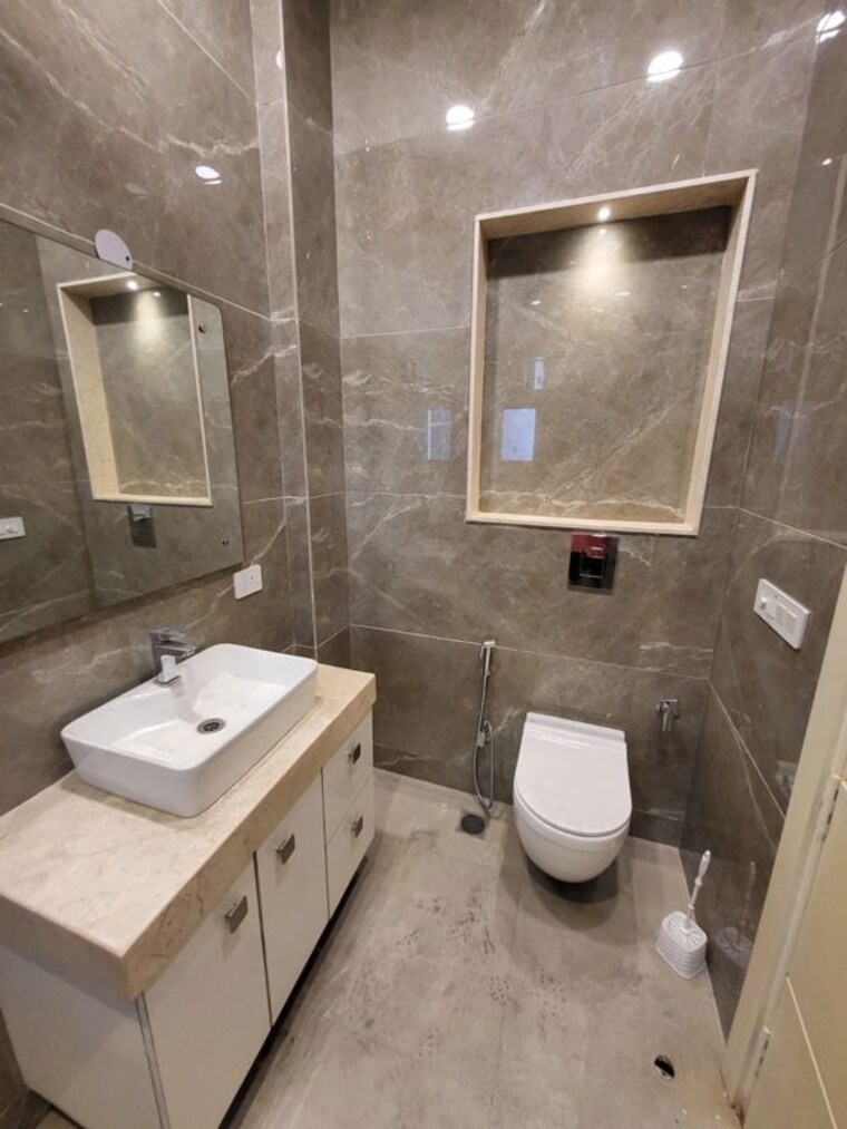 Bathroom, greater kailash part 3 3 Bedroom 1800 Sq.Ft. Builder Floor In Greater Kailash Part 3 Delhi 10448791