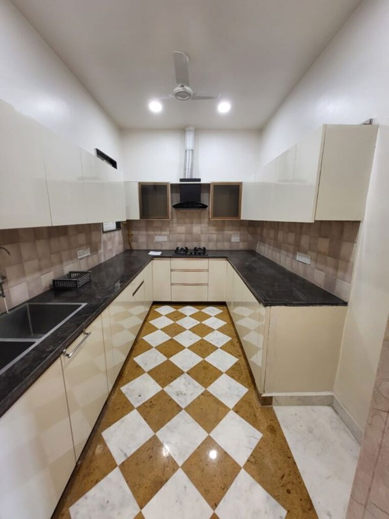 Kitchen, greater kailash part 3 3 Bedroom 1800 Sq.Ft. Builder Floor In Greater Kailash Part 3 Delhi 10448791