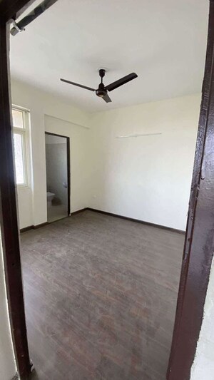 Room in 3 BHK Apartment at Conscient Habitat 78, Sector 78 – for Rent