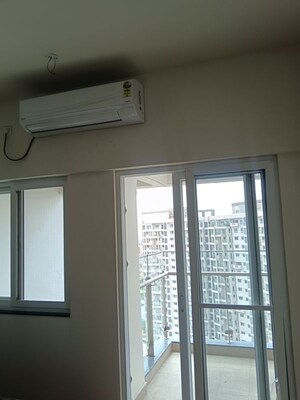 Room in 2 BHK Apartment at Purva Silversands, Mundhwa – for Rent