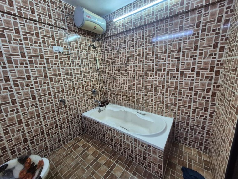 Bathroom, royal-classic-co-op-society 2 Bedroom 950 Sq.Ft. Apartment In Andheri West Mumbai 10448927