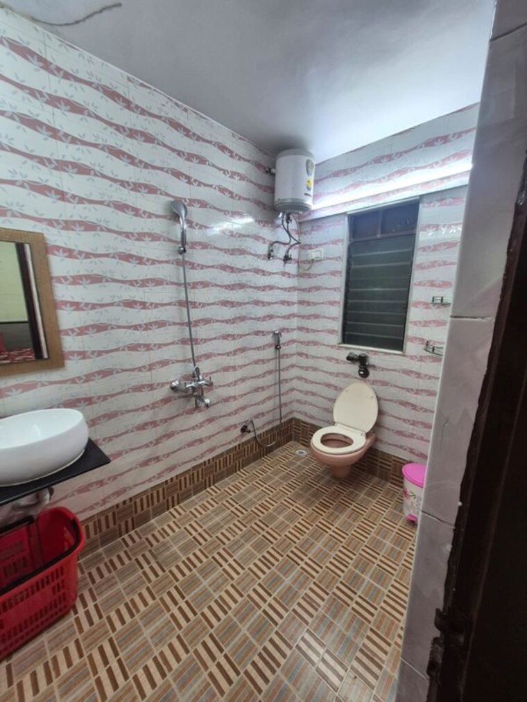 Bathroom, royal-classic-co-op-society 2 Bedroom 950 Sq.Ft. Apartment In Andheri West Mumbai 10448927