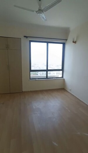 Room in 2 BHK Apartment at Unitech Fresco, Sector 50 – for Rent