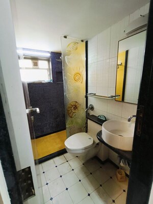 Team Area in 2 BHK Apartment at Gamdevi – for Rent