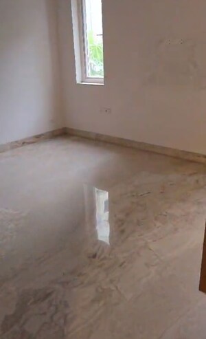 Room in 3 BHK Builder Floor at Sector 25 – for Rent