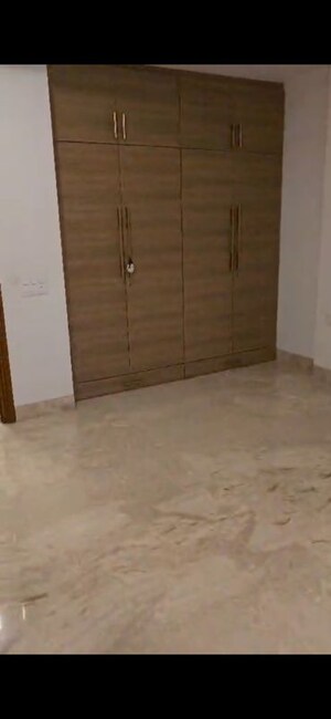 Room in 3 BHK Builder Floor at Sector 25 – for Rent